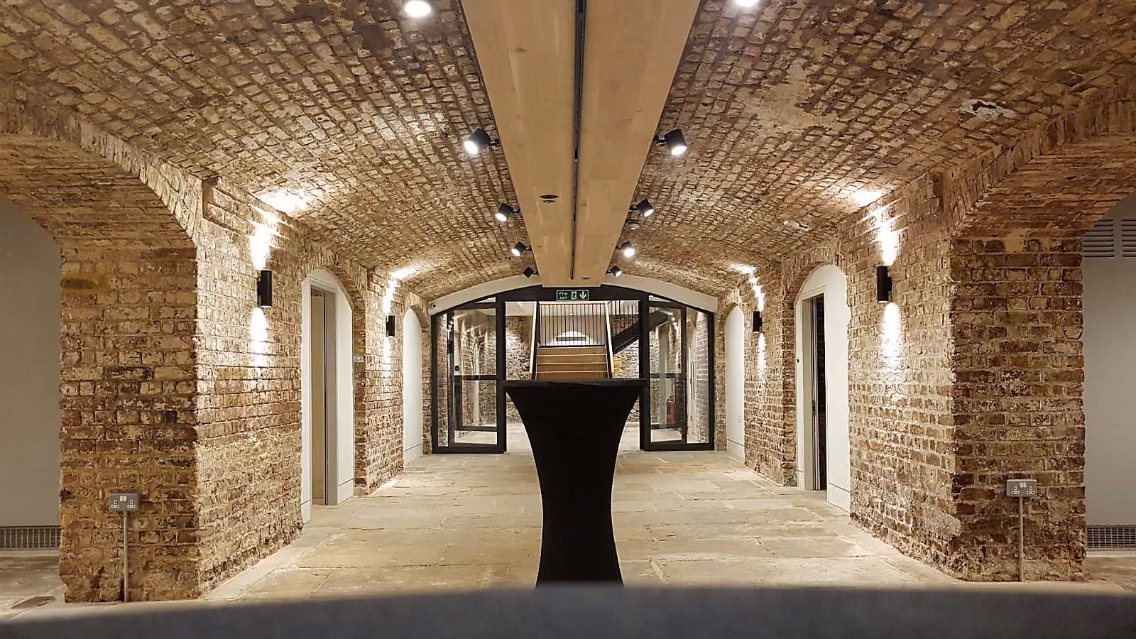London Bridge Arches, Glaziers Hall photo #3