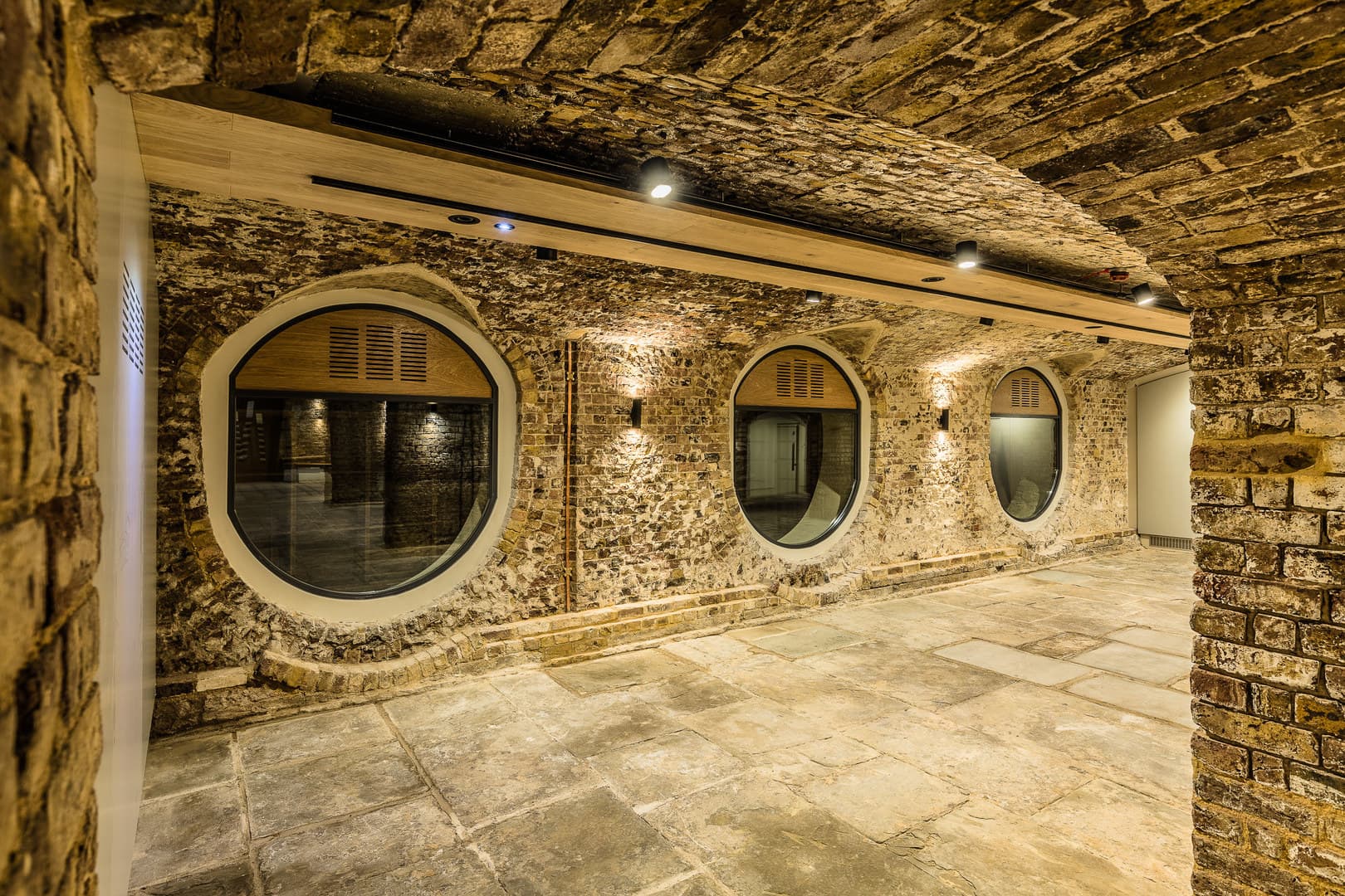 London Bridge Arches, Glaziers Hall photo #14