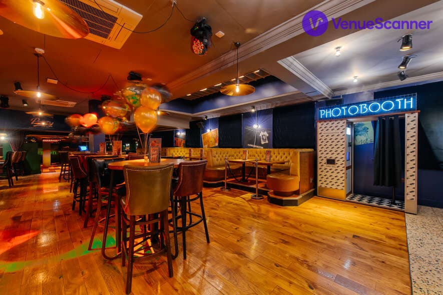 Clubroom, Revolution Cambridge photo #3